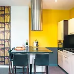 A Cote De La Place Du Pilori Apartment