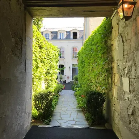 A Cote De La Place Du Pilori Lägenhet