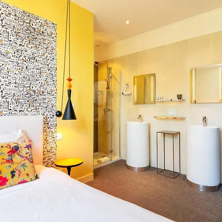 A Cote De La Place Du Pilori Appartement *