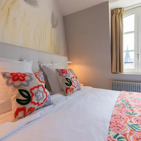 A Cote De La Place Du Pilori Appartement *