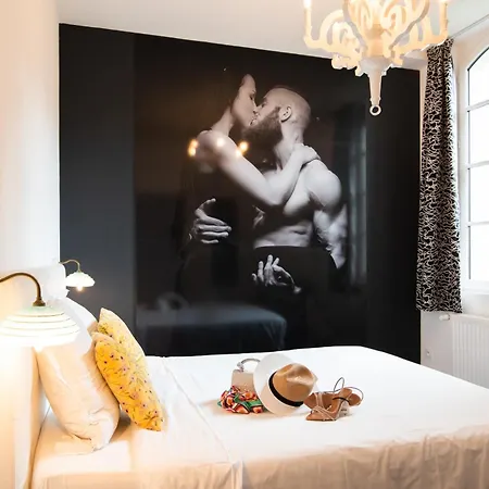 A Cote De La Place Du Pilori * Angers