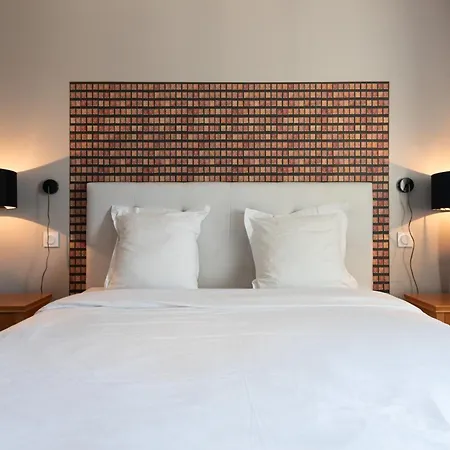 A Cote De La Place Du Pilori شقة أنجير