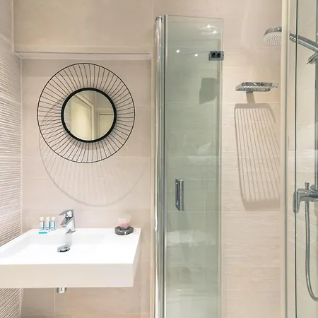 A Cote De La Place Du Pilori *