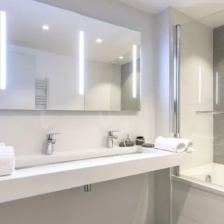 아파트 A Cote De La Place Du Pilori