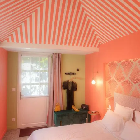 A Cote De La Place Du Pilori * أنجير