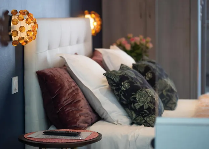 A Cote De La Place Du Pilori شقة *