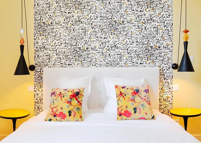 A Cote De La Place Du Pilori * أنجير